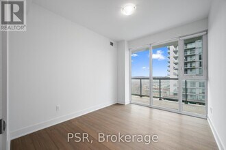 195 Deerfield Rd in Newmarket, ON - Building Photo - Building Photo