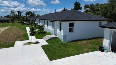 260 Rotonda Blvd W in Rotonda West, FL - Building Photo - Building Photo