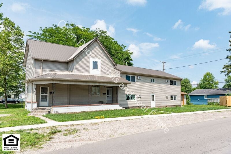501 N Broadway St in Butler, IN - Foto de edificio