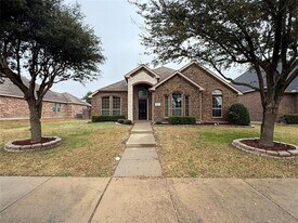 213 Warbler Dr in Desoto, TX - Building Photo