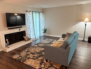 18 Willow Bridge Dr in Durham, NC - Foto de edificio - Building Photo