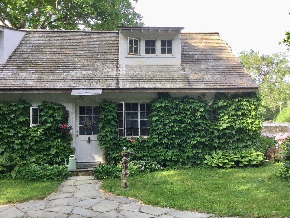 190 Cross Hwy, Unit Front apt. in Westport, CT - Foto de edificio
