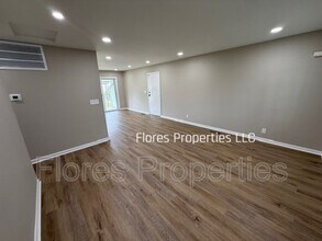 1300 Evaline Dr in Columbus, OH - Foto de edificio - Building Photo