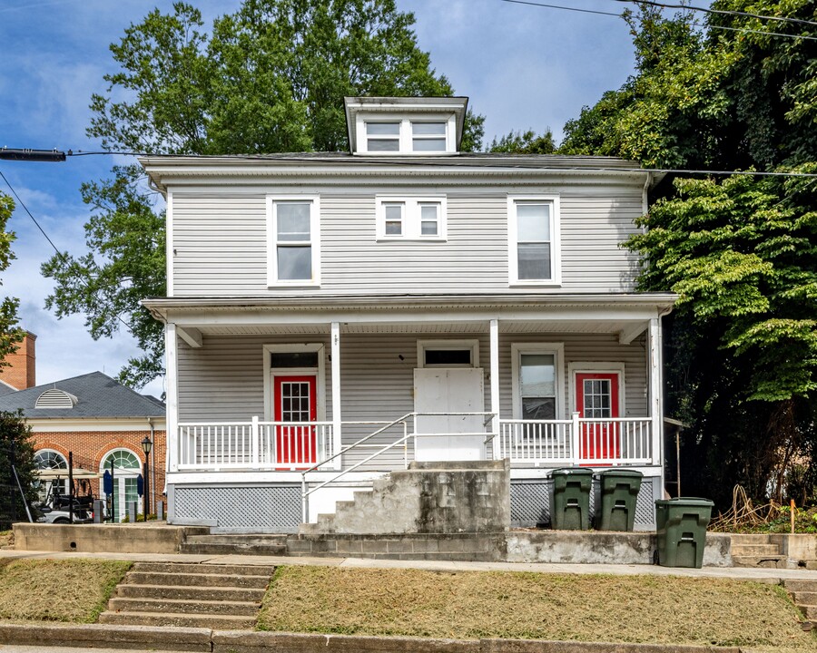 203 Randolph St in Farmville, VA - Building Photo