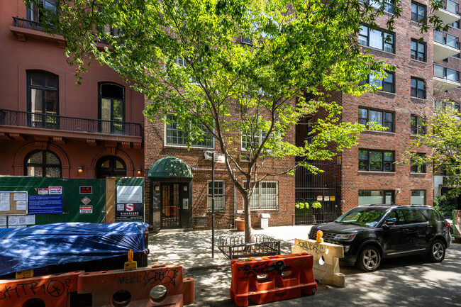 39A Gramercy Park N in New York, NY - Building Photo - Building Photo