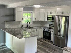 3295 Trumbull Ave in Copley, OH - Building Photo