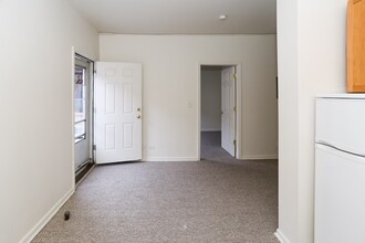 3957 W Irving Park Rd in Chicago, IL - Building Photo - Building Photo