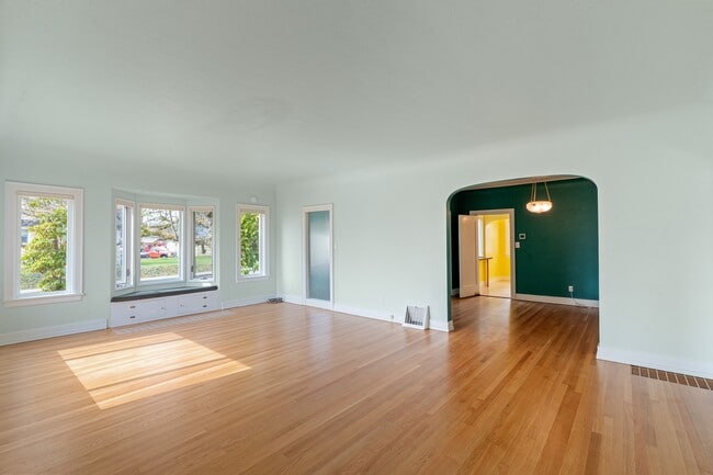 404 Pioneer Ave E in Montesano, WA - Building Photo - Building Photo