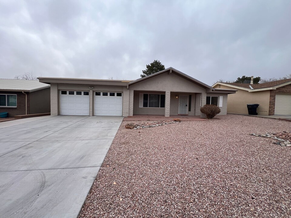 6313 Harper Dr NE in Albuquerque, NM - Building Photo