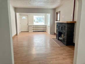 995 Nevin St in Akron, OH - Foto de edificio - Building Photo