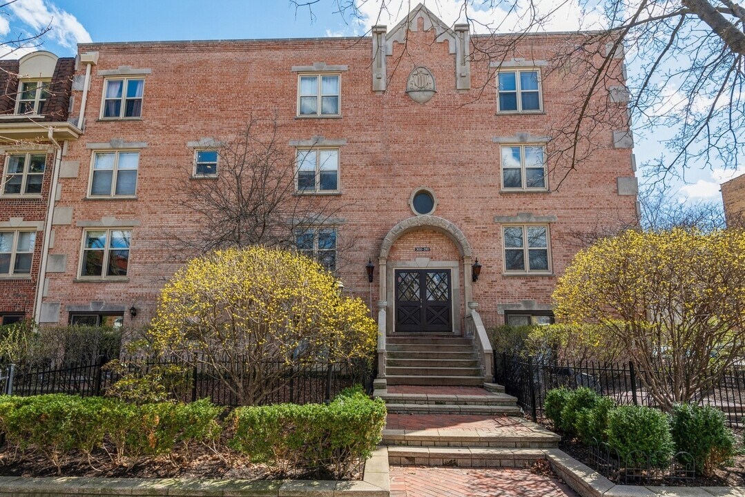300 Main St, Unit E in Evanston, IL - Building Photo