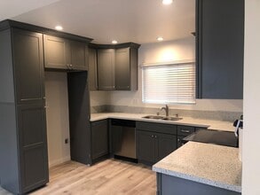 25909 Viana Ave in Lomita, CA - Building Photo - Building Photo
