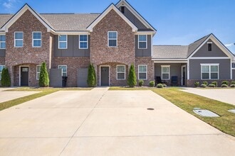 Legends Townhomes in Opelika, AL - Foto de edificio - Building Photo