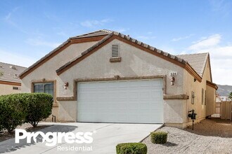 524 W Claxton Ave in North Las Vegas, NV - Building Photo - Building Photo