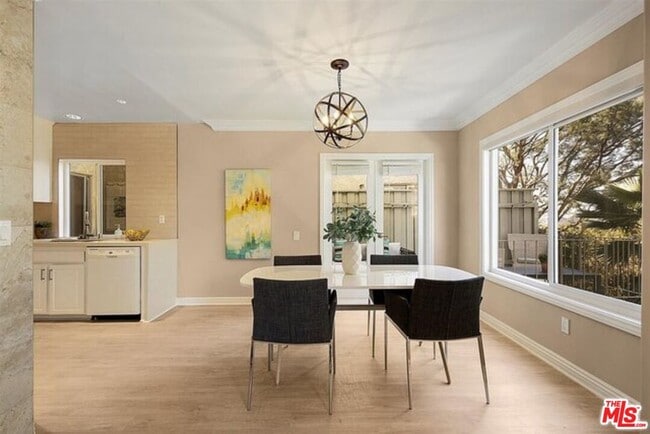 property at 2345 Roscomare Rd