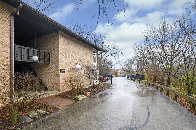 5523 E Lake Dr, Unit D in Lisle, IL - Building Photo - Building Photo