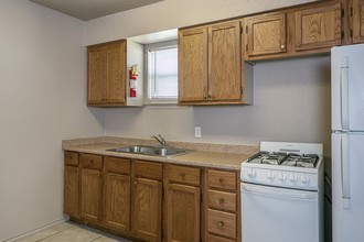 Courtyard Apartments - ALL UTILITIES INCLUDED in Pampa, TX - Building Photo - Building Photo