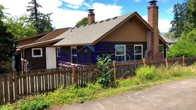 3806 S Canby St in Portland, OR - Building Photo - Building Photo