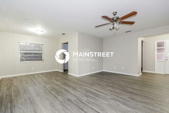 4810 Wynwood Dr in Tampa, FL - Building Photo - Building Photo