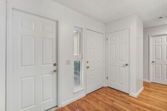 10028 Biscanewoods Way in Sacramento, CA - Building Photo - Building Photo