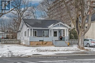 1415 Lakeshore Rd. in Burlington, ON - Building Photo
