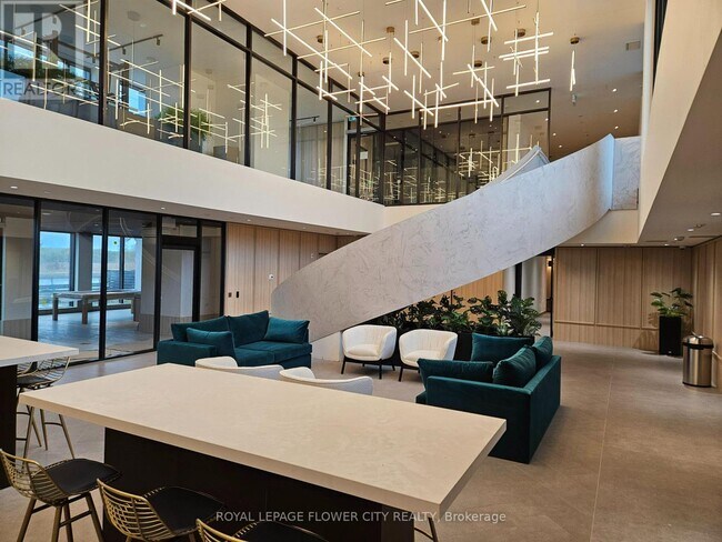 3071 Trafalgar Rd in Oakville, ON - Building Photo - Building Photo