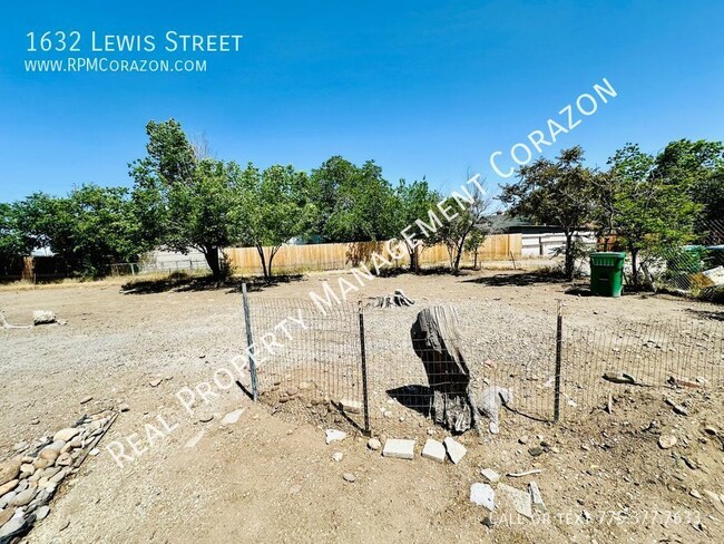 1632 Lewis St in Reno, NV - Foto de edificio - Building Photo