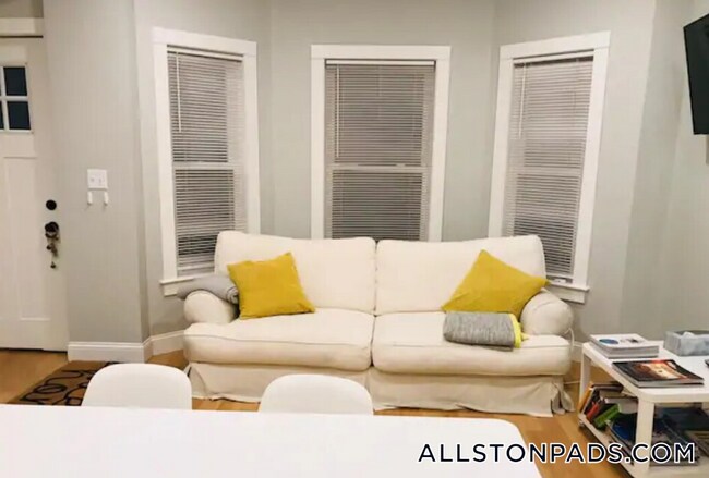 42 Hano St in Boston, MA - Building Photo - Building Photo