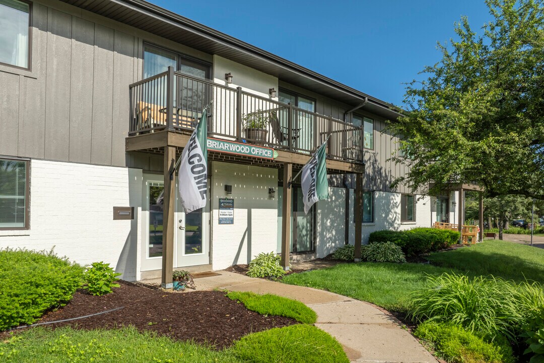 Briarwood Apartments in Madison, WI - Building Photo