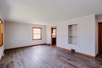 649 S Main St in Naperville, IL - Building Photo - Building Photo