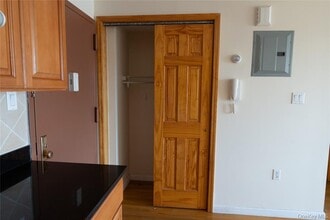 33-04 214th Pl in Queens, NY - Building Photo - Building Photo
