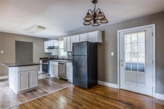 2833 Cardo Dr NW in Atlanta, GA - Foto de edificio - Building Photo