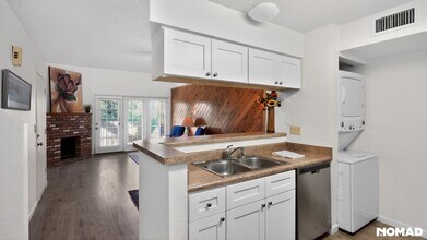 30 E Brown Rd in Mesa, AZ - Foto de edificio - Building Photo