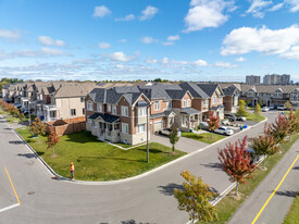 40 Kilmarnock Cres in Whitby, ON - Building Photo
