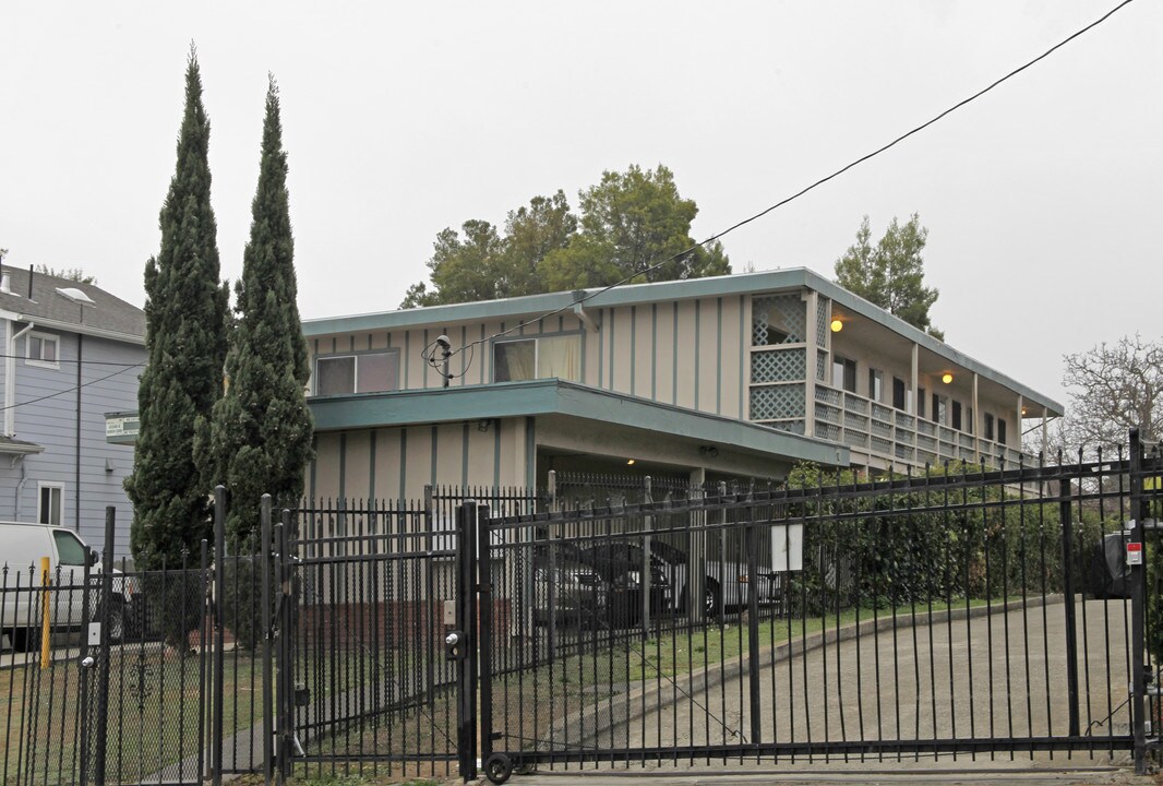 2953 Brookdale Ave in Oakland, CA - Building Photo