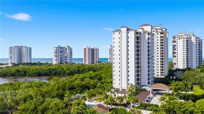 8990 Bay Colony Dr in Naples, FL - Building Photo - Building Photo