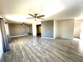 143 E Richards St in Fallon, NV - Foto de edificio - Building Photo