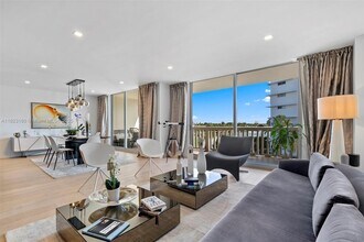 9111 E Bay Harbor Dr, Unit 4 in Bay Harbor Islands, FL - Building Photo - Building Photo