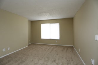 Candlelite Apartments in Grandview, MO - Building Photo - Interior Photo