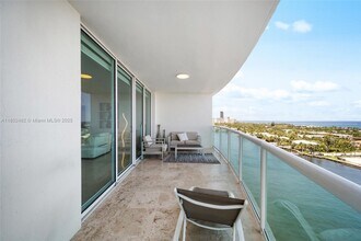 20201 E Country Club Dr in Aventura, FL - Building Photo - Building Photo