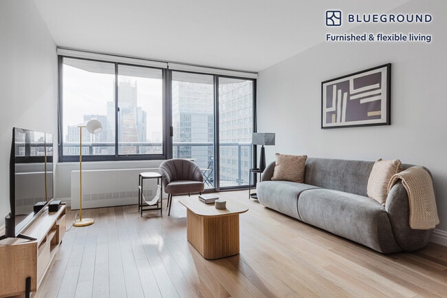 235 W 48th St