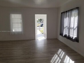 1215 NE 127th St in North Miami, FL - Building Photo - Building Photo