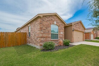 12063 Quartersawn Ln in Pinehurst, TX - Building Photo - Building Photo