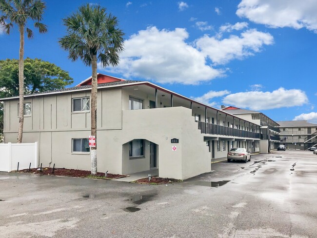 Newport Condominiums in Daytona Beach, FL - Building Photo - Building Photo