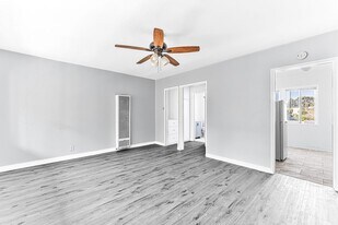 530 W 9th St, Unit 07 in Long Beach, CA - Building Photo