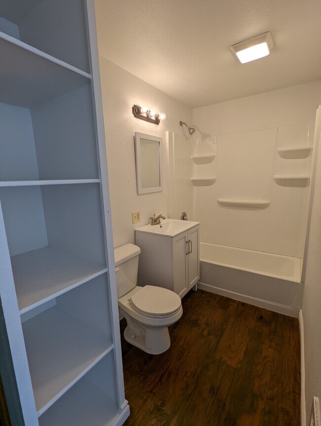 3316 Sanders Ave in Bremerton, WA - Foto de edificio - Building Photo