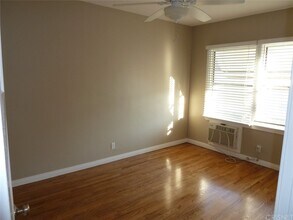 1211 N Kenwood St, Unit 1211 1.5 in Burbank, CA - Foto de edificio - Building Photo