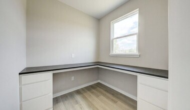 2068 Shale Dr in Howell, MI - Building Photo - Building Photo