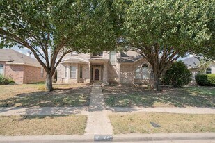 447 Maple Grove Dr in Cedar Hill, TX - Building Photo