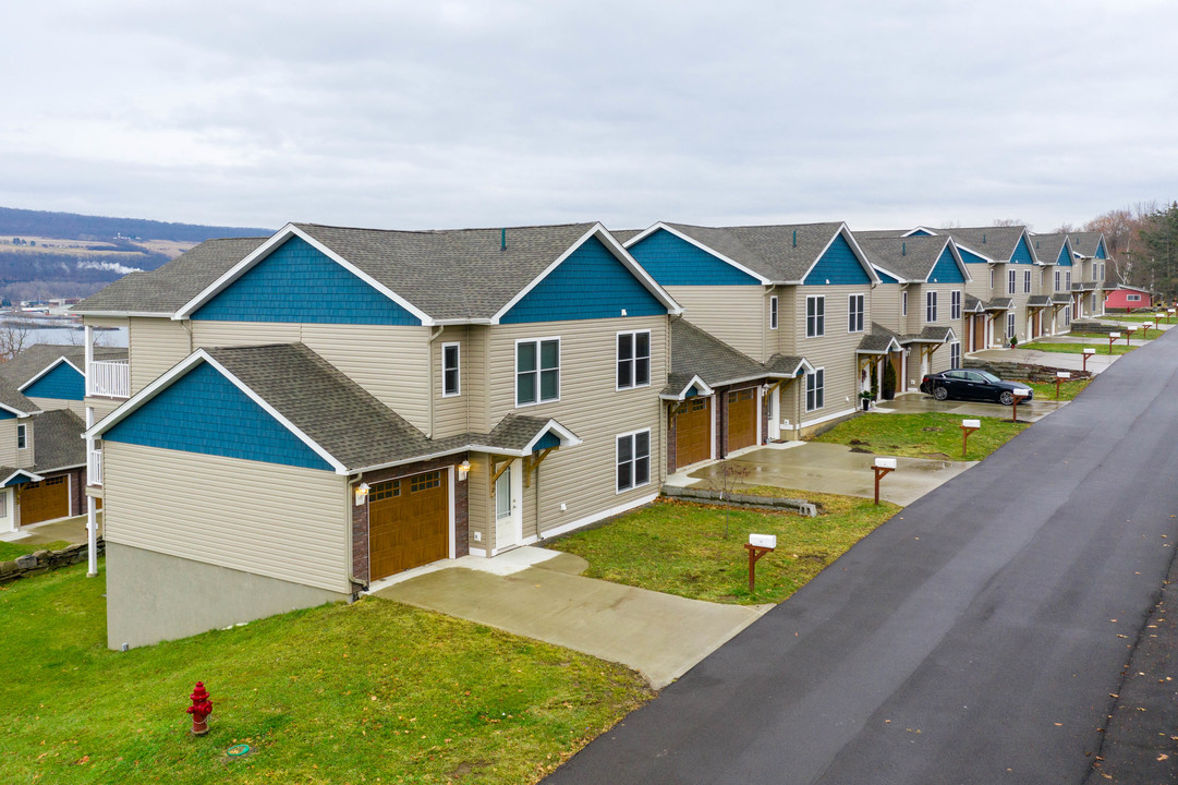 Seneca Terrace Apartments in Watkins Glen, NY - Foto de edificio